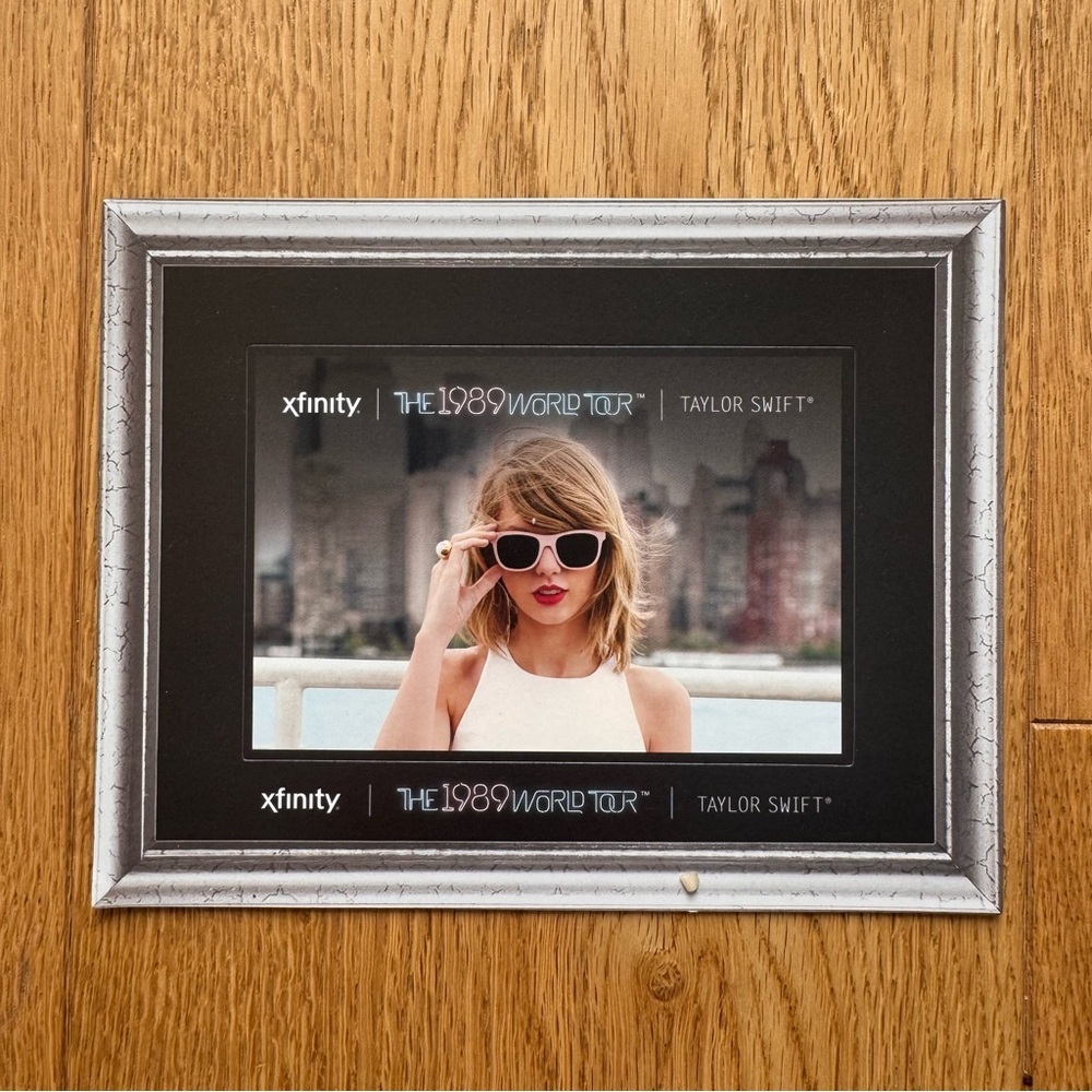 TAYLOR SWIFT 1989 World tour VIP Magnet